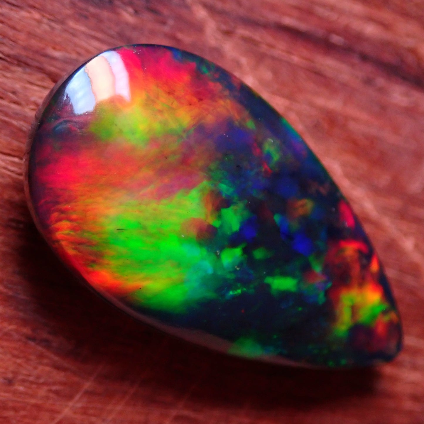 Wunderschöner Opal Cabochon (Schwarz) aus Äthiopien, 8.905 ct - 1,781g- 25,09 x 13,67 x 5,71mm