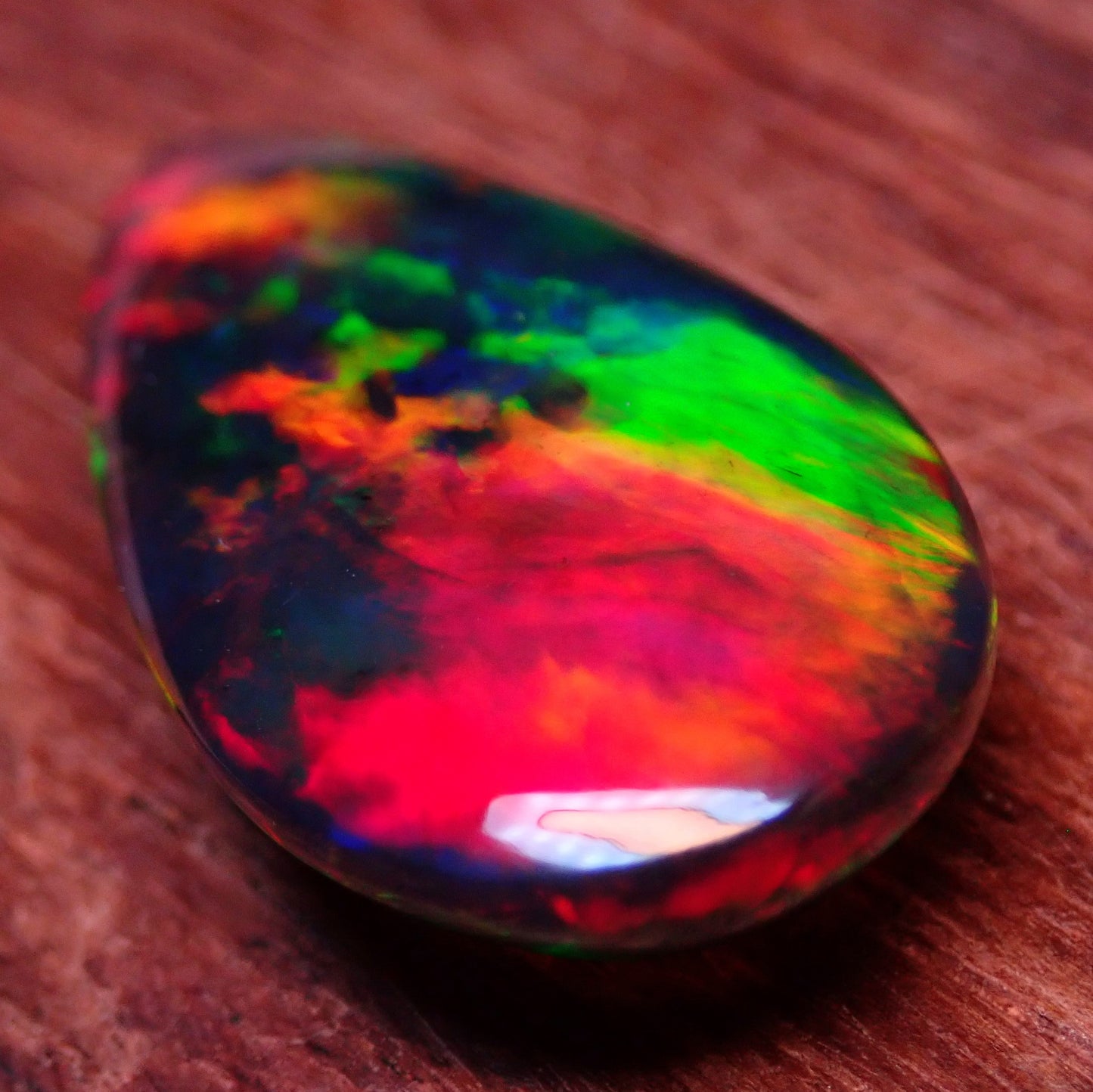 Wunderschöner Opal Cabochon (Schwarz) aus Äthiopien, 8.905 ct - 1,781g- 25,09 x 13,67 x 5,71mm