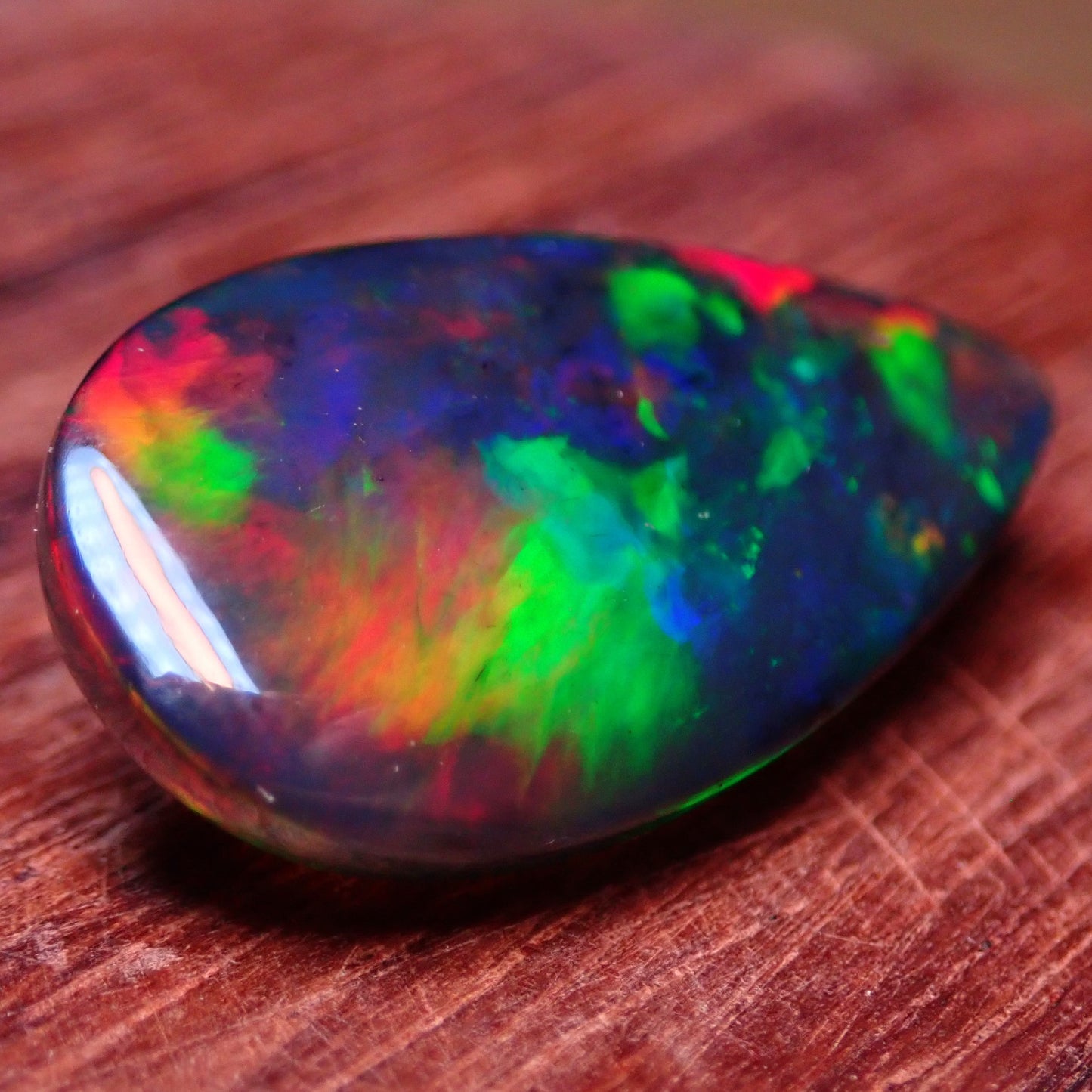 Wunderschöner Opal Cabochon (Schwarz) aus Äthiopien, 8.905 ct - 1,781g- 25,09 x 13,67 x 5,71mm