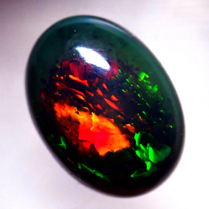 Opal Cabochon (Schwarz) aus Äthiopien, 6,17ct - 1,234g - 15,1 x 11,1 x 8,3 mm