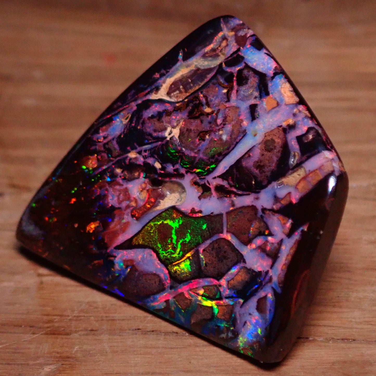 AAA+ Boulder Opal aus Australien, 32.65ct - 6,530g - 35,78 x 32,07 x 4,97mm