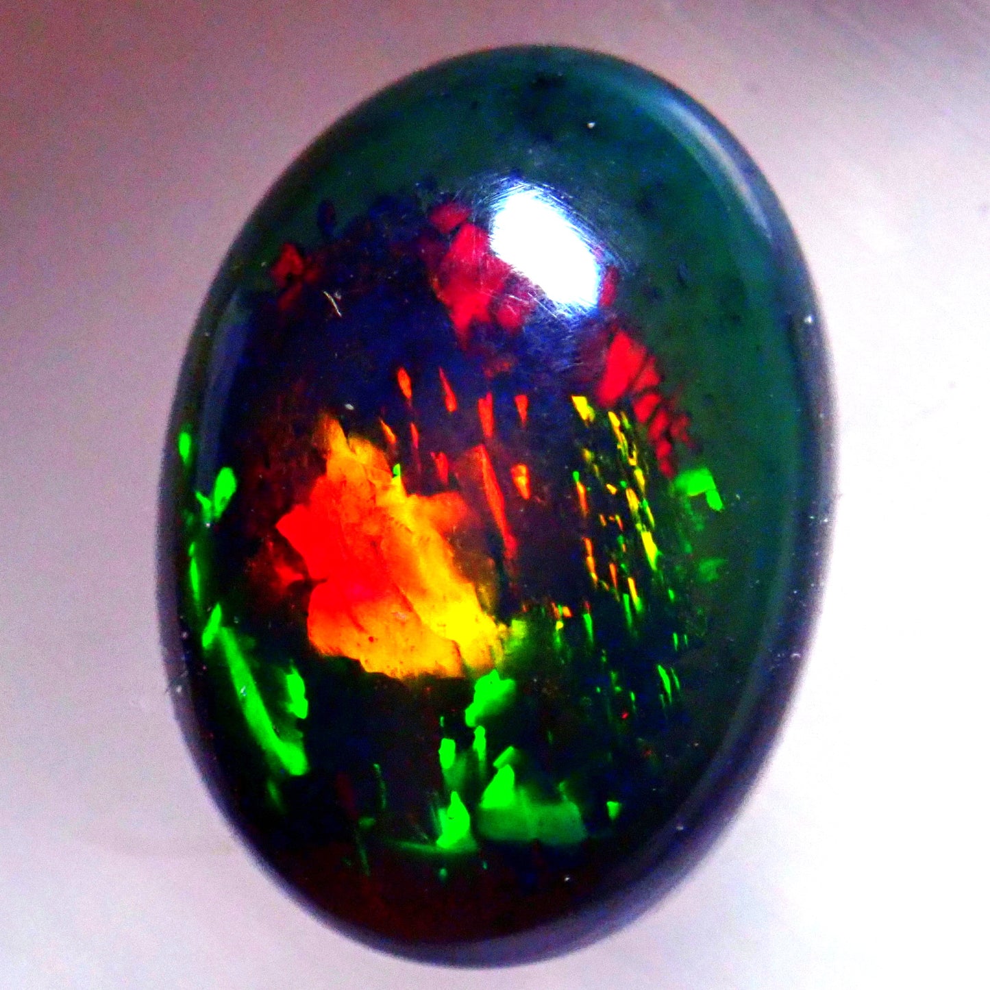 Opal Cabochon (Schwarz) aus Äthiopien, 6,17ct - 1,234g - 15,1 x 11,1 x 8,3 mm