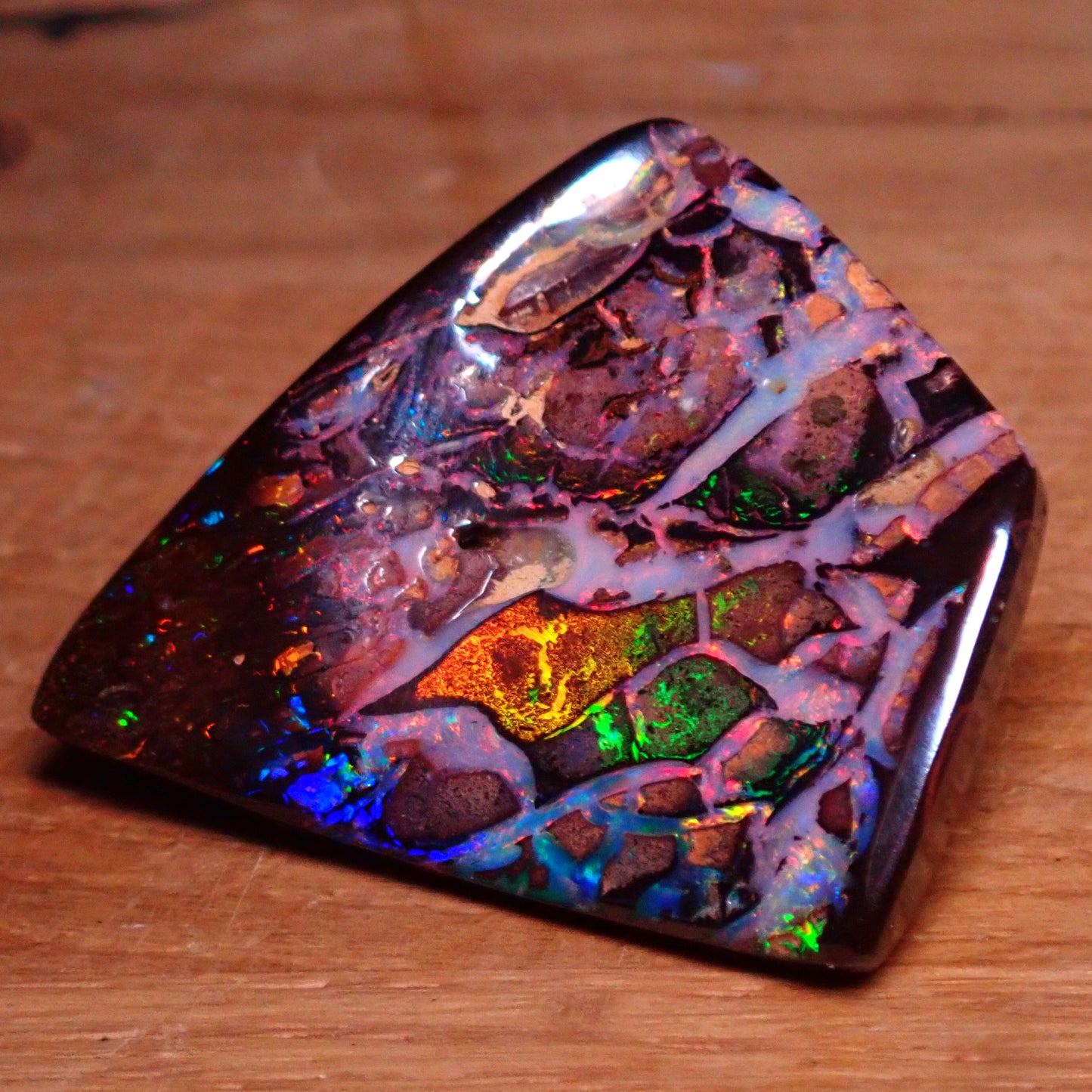 AAA+ Boulder Opal aus Australien, 32.65ct - 6,530g - 35,78 x 32,07 x 4,97mm