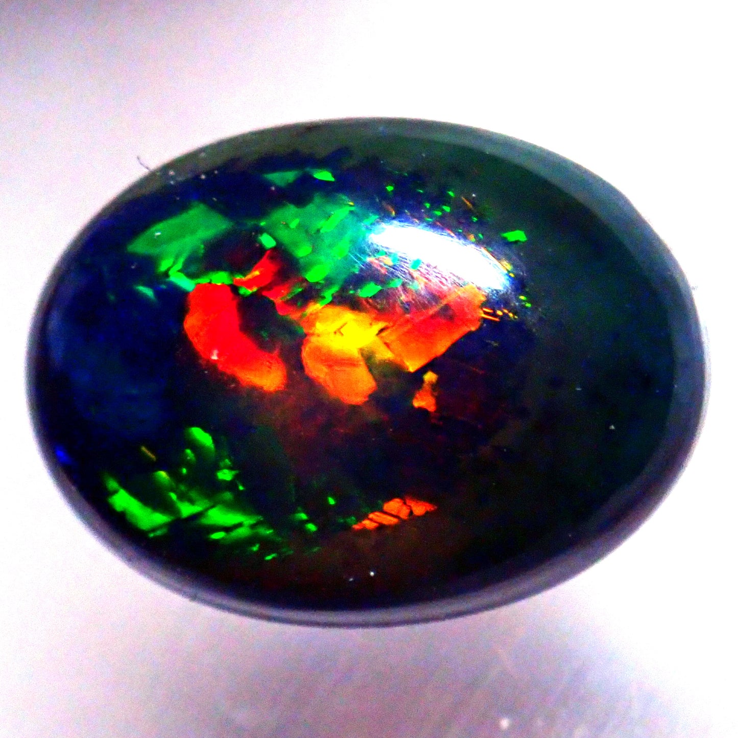 Opal Cabochon (Schwarz) aus Äthiopien, 6,17ct - 1,234g - 15,1 x 11,1 x 8,3 mm