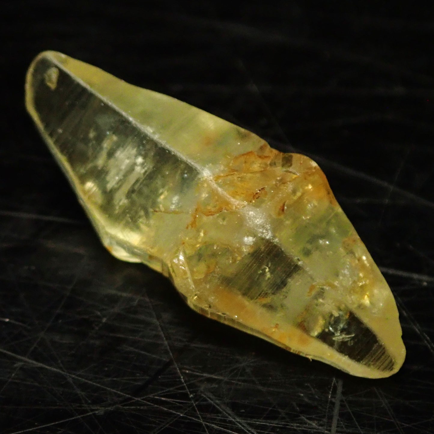 Seltener Ceylon Saphirekristall, Sri Lanka, 21.66 ct - 4,332g - 29,58 x 11,46 x 7,62mm