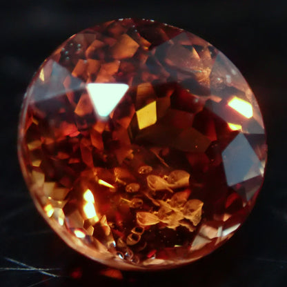 Orangener Facettierter Saphir aus Sri Lanka, 1.23 ct - 0,246g - 5,93 x 5,93 x 4,41mm