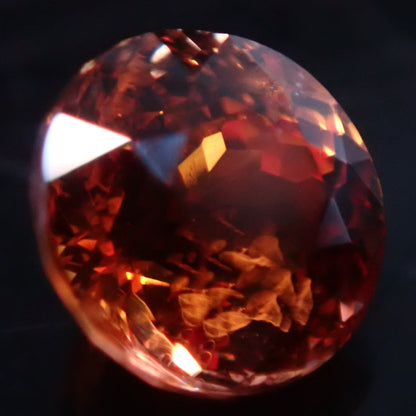 Orangener Facettierter Saphir aus Sri Lanka, 1.23 ct - 0,246g - 5,93 x 5,93 x 4,41mm