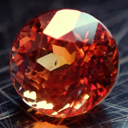 Orangener Facettierter Saphir aus Sri Lanka, 1.23 ct - 0,246g - 5,93 x 5,93 x 4,41mm