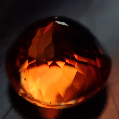 Orangener Facettierter Saphir aus Sri Lanka, 1.23 ct - 0,246g - 5,93 x 5,93 x 4,41mm