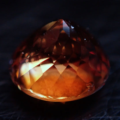 Orangener Facettierter Saphir aus Sri Lanka, 1.23 ct - 0,246g - 5,93 x 5,93 x 4,41mm