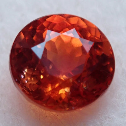 Orangener Facettierter Saphir aus Sri Lanka, 1.23 ct - 0,246g - 5,93 x 5,93 x 4,41mm