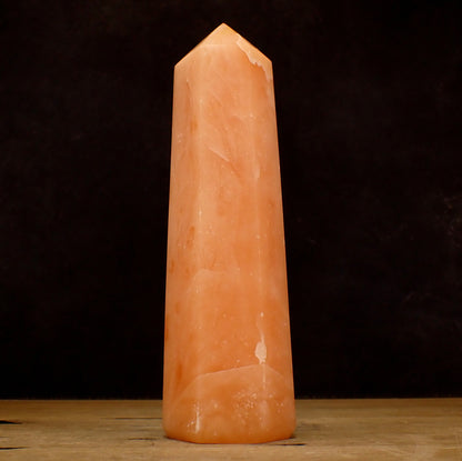 Orangencalcit Obelisk - 1092,29g - 220 x 65 x 55mm