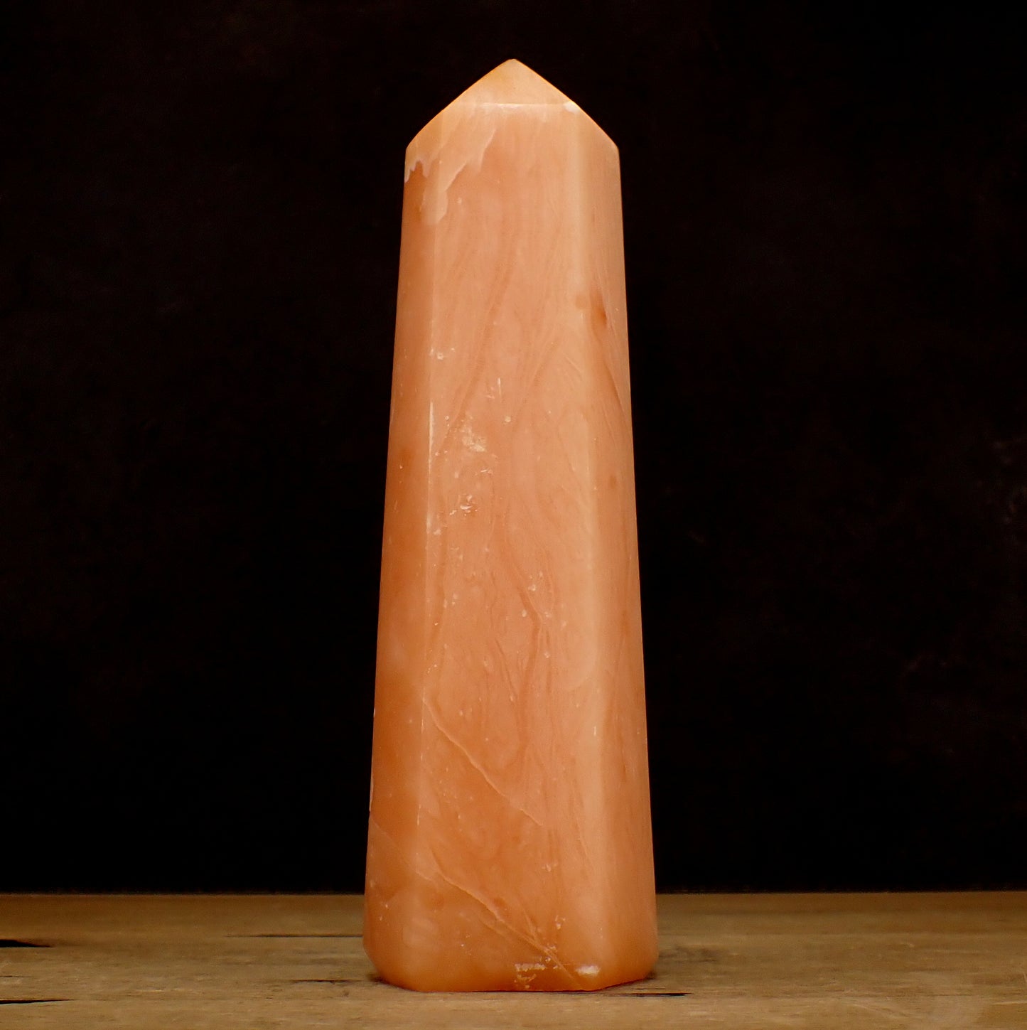 Orangencalcit Obelisk - 1092,29g - 220 x 65 x 55mm