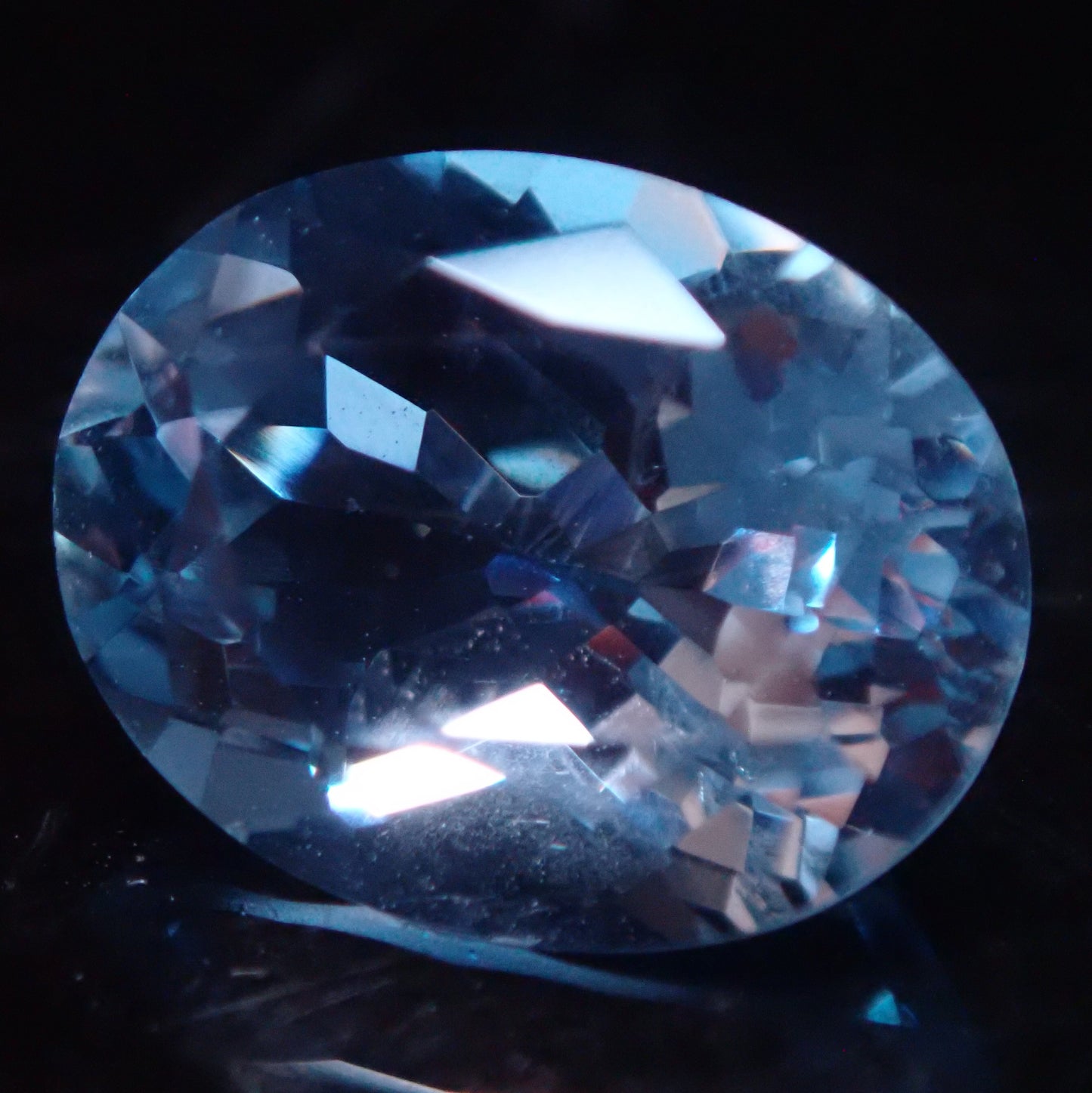 Facettierter Blauer Aquamarin aus Afghanistan, 4.025 ct - 0,805g - 11,99 x 9,14 x 6,71mm