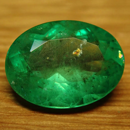 Facettierter Grüner Smaragd aus Kolumbien, 2.07 ct - 0,414g - 10,41 x 7,78 x 4,43mm