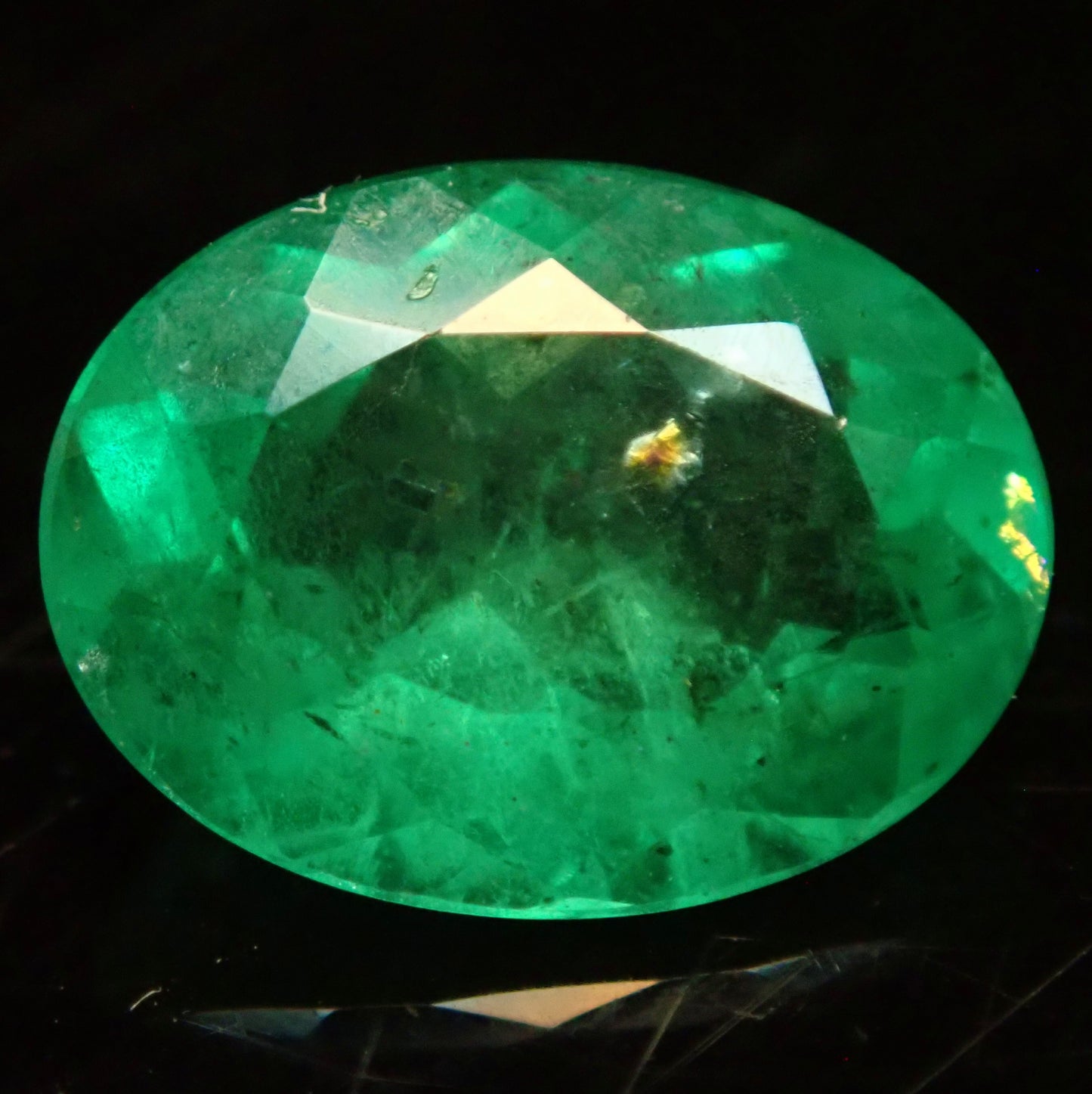 Facettierter Grüner Smaragd aus Kolumbien, 2.07 ct - 0,414g - 10,41 x 7,78 x 4,43mm